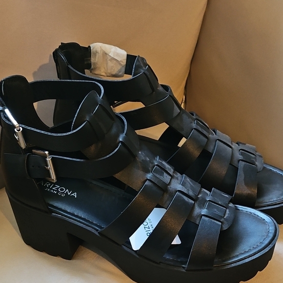 Arizona Jean Company Black Multi-Strap Sandals - Picture 2 of 3